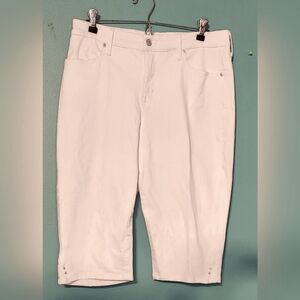 Gloria Vanderbilt All-Around Slimming Effect White Skimmer pants